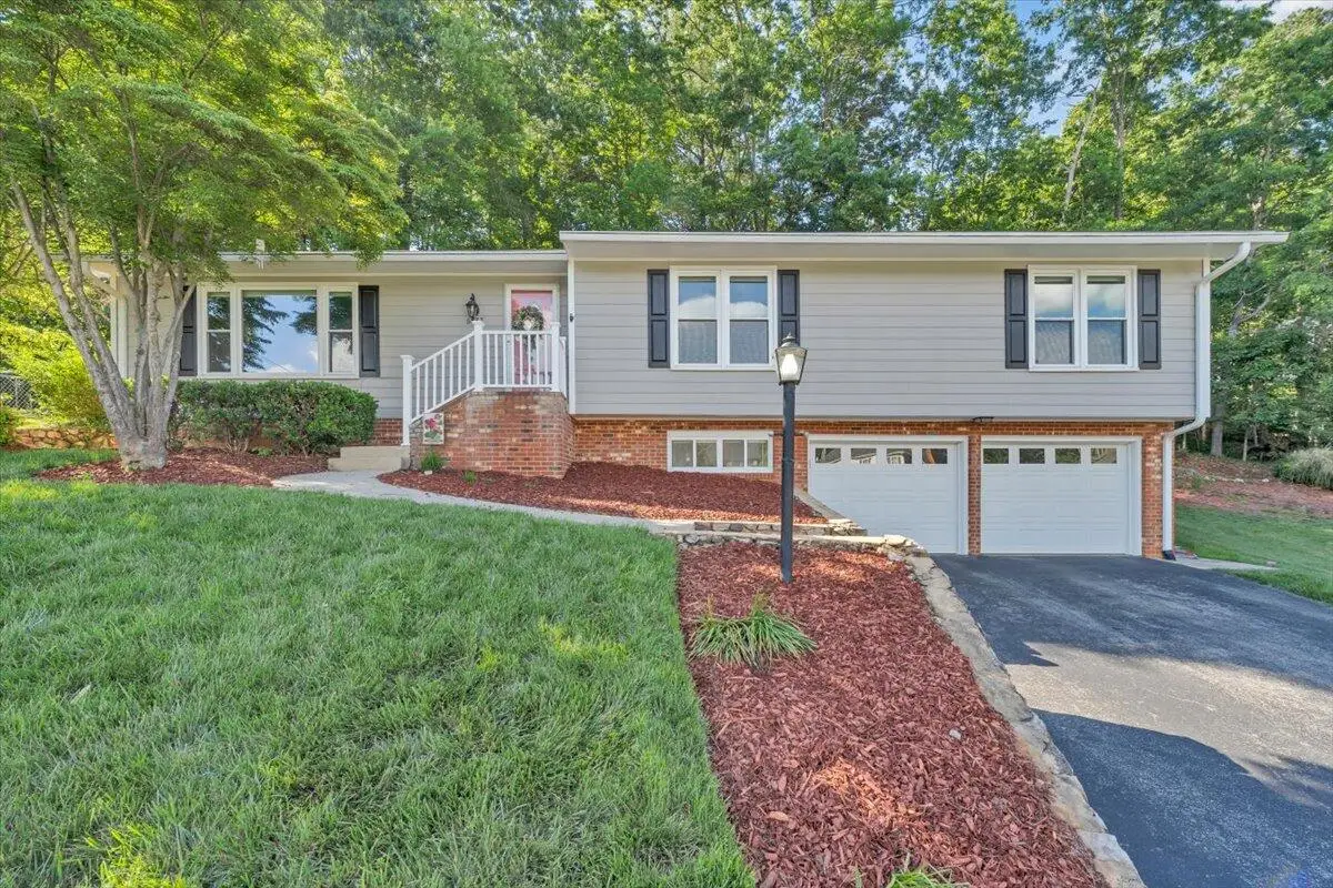 6132 Flamingo Dr, Roanoke, VA 24018 - #1