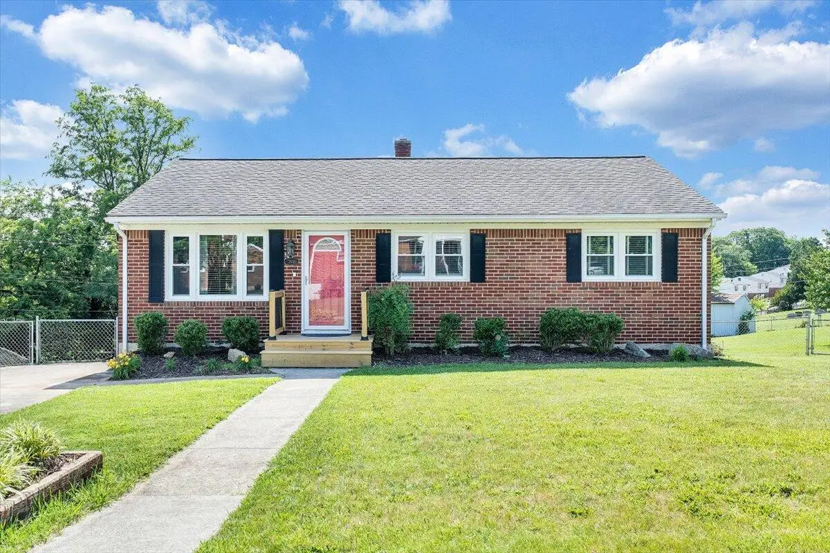 301 Lynn Haven Cir, Vinton, VA 24179 - #1