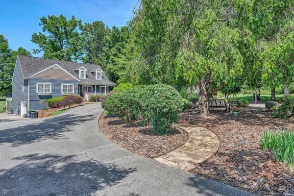 201 Spyglass Ln, Huddleston, VA 24104