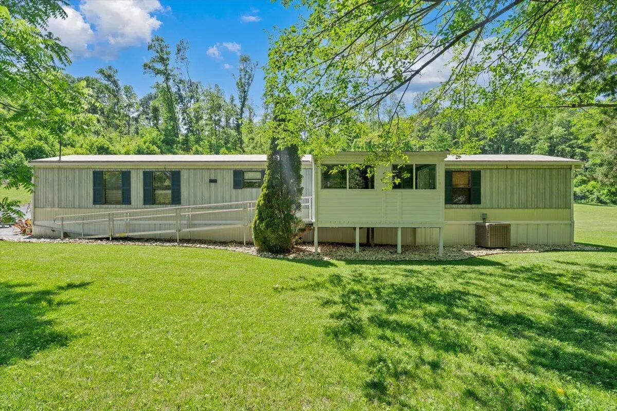 22 Walnut Grove Cir, Buchanan, VA 24066 - #1