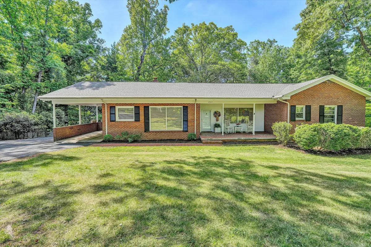1307 Valley View Rd, Martinsville, VA 24112 - #1