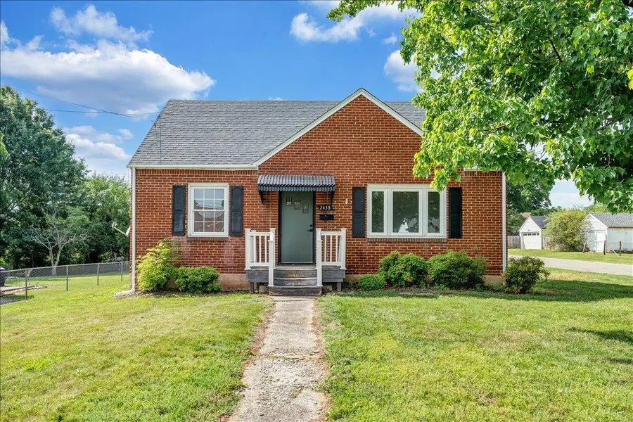 2438 Churchill Dr Nw, Roanoke, VA 24012 - #2