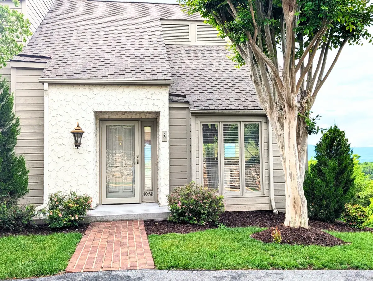 4958 Hunting Hills Cir, Roanoke, VA 24018 - #1