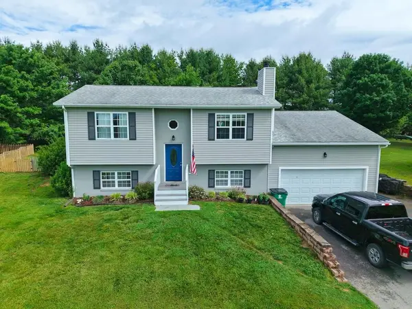 1460 Westview Dr, Christiansburg, VA 24073