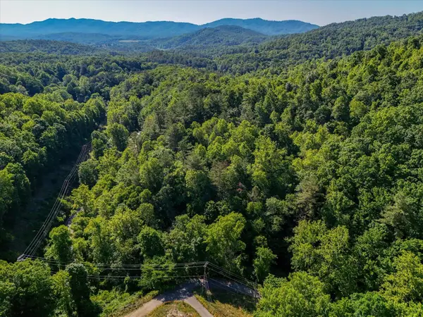 7127 Cotton Hill Rd, Roanoke, VA 24018