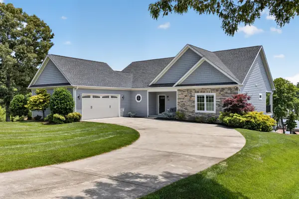 104 St Christopher Ct, Moneta, VA 24121
