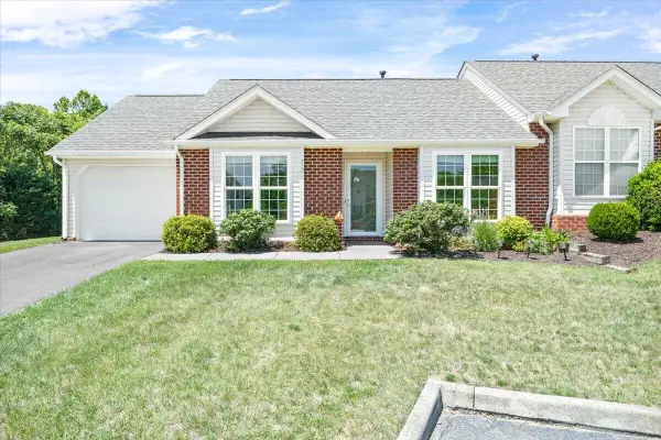 7321 Scarlet Oak Dr, Roanoke, VA 24019