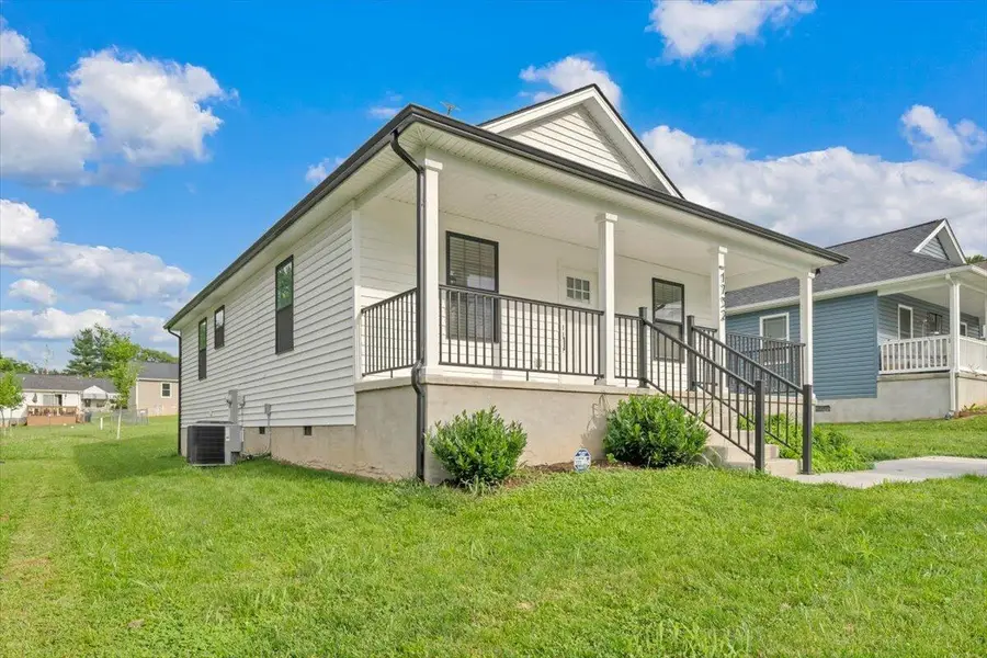 1732 Marvin St Se, Roanoke, VA 24014 - #2
