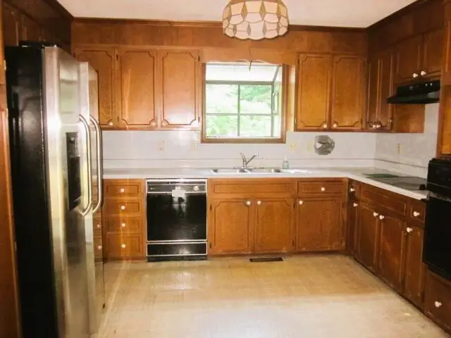 163 Fox Chase Dr, Collinsville, VA 24078 - #3
