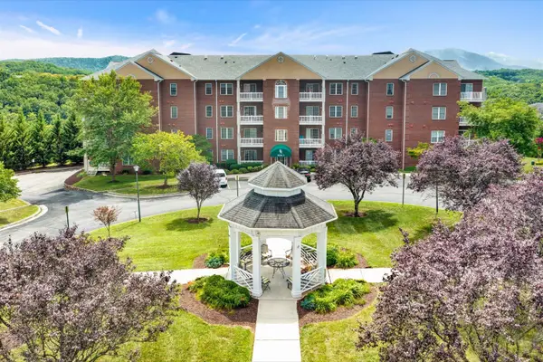 4438 Pheasant Ridge Rd #APT 202, Roanoke, VA 24014