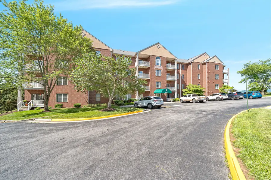 4438 Pheasant Ridge Rd #APT 202, Roanoke, VA 24014 - #3
