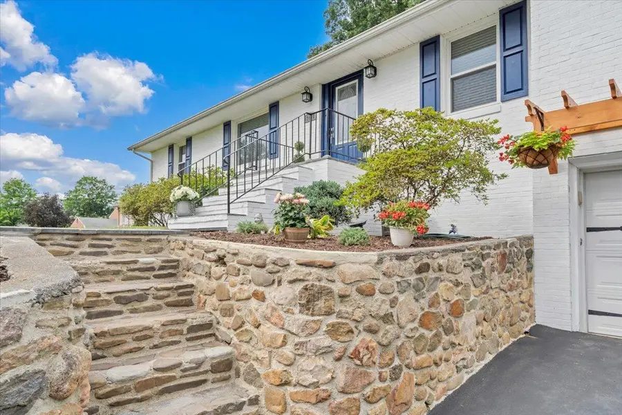 5227 N Garden Ln, Roanoke, VA 24019 - #3