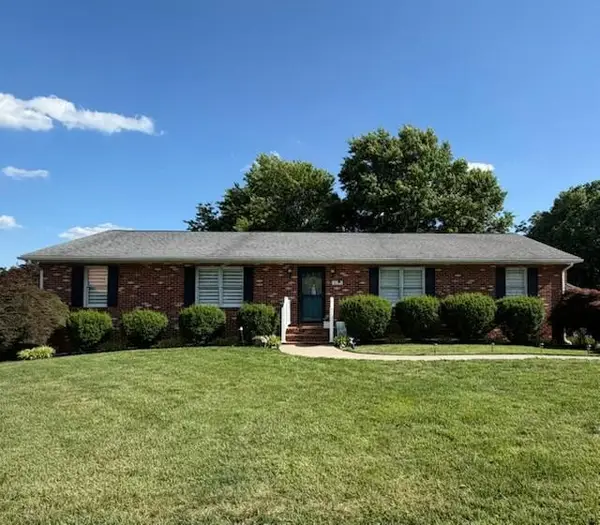 1614 Narcissus St, Salem, VA 24153