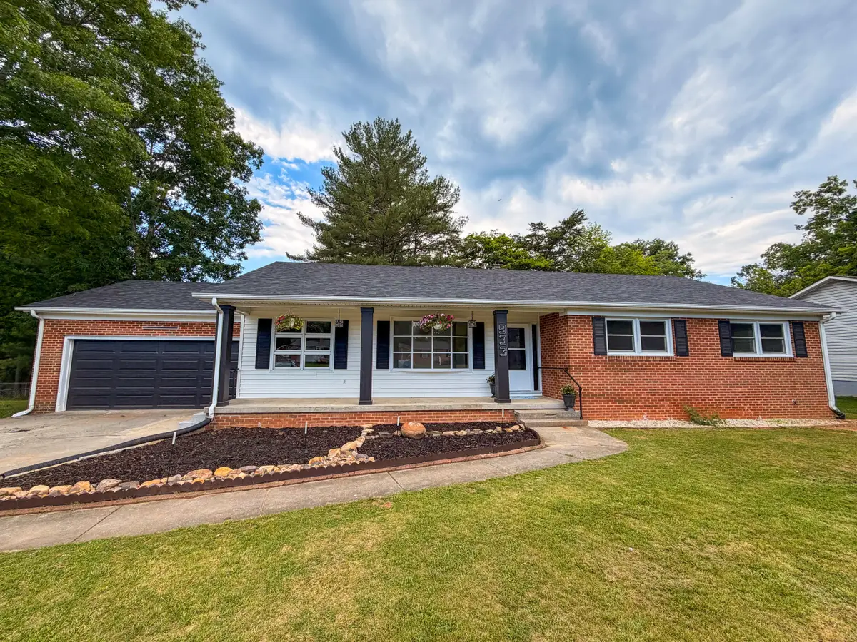 933 Ingalls St, Clifton Forge, VA 24422 - #1