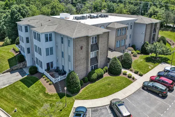 4825 Glen Ivy Ln Sw #APT 105, Roanoke, VA 24018