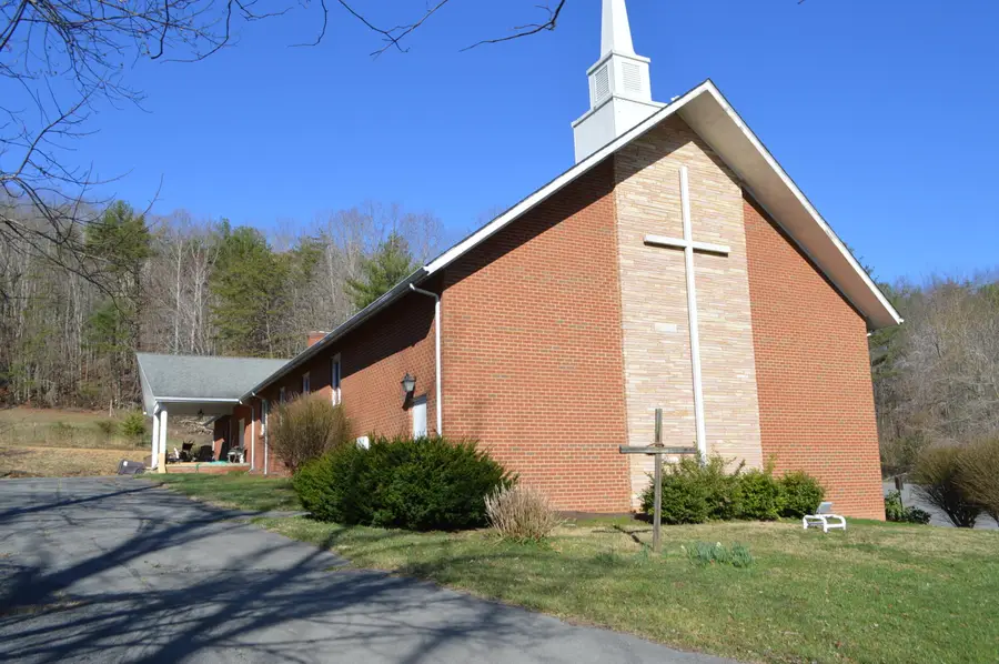 107 Mount Pleasant Dr, Covington, VA 24426 - #3