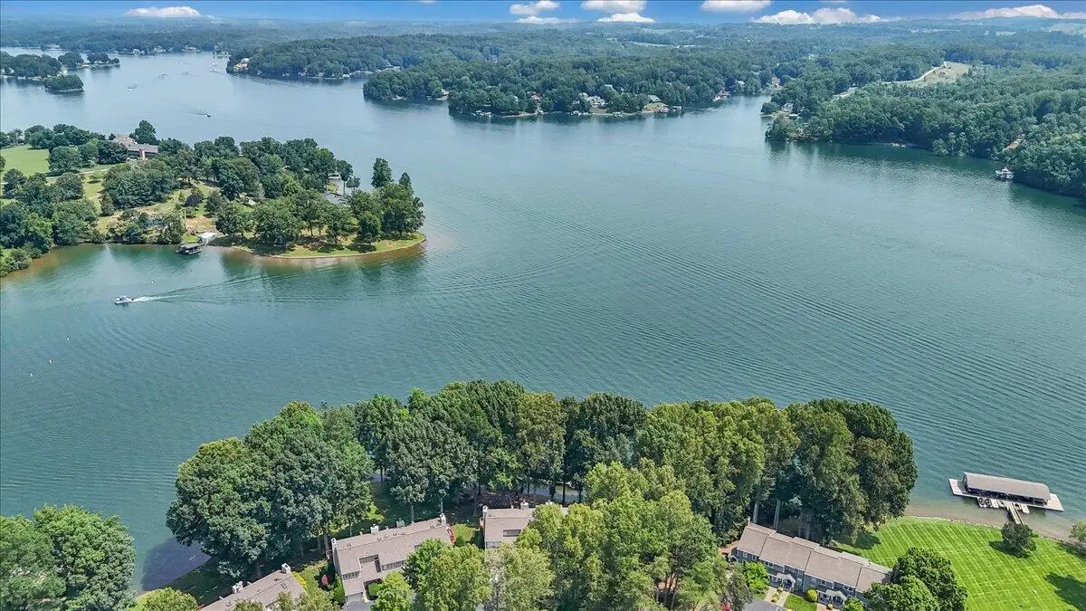 60 Windlass Pointe Dr, Moneta, VA 24121 - #1