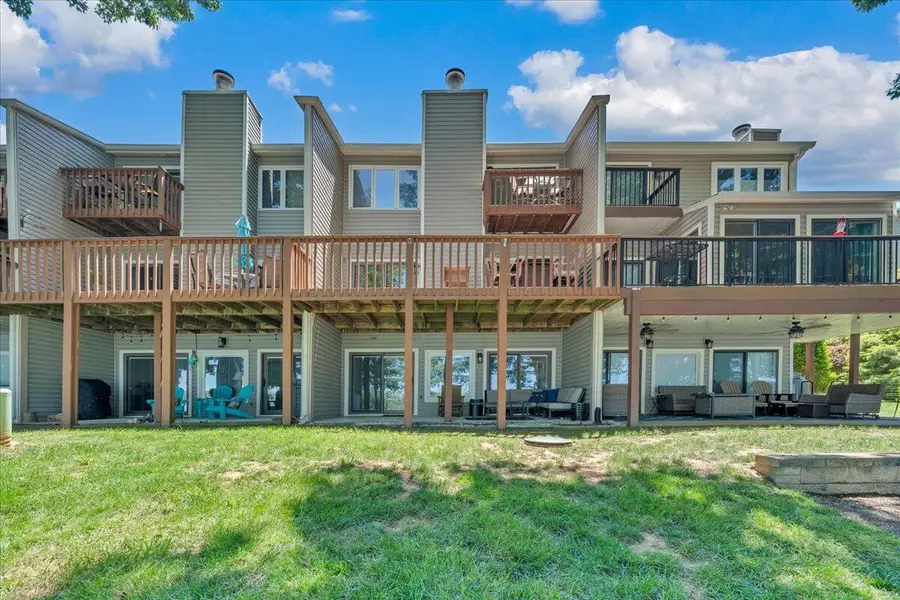 60 Windlass Pointe Dr, Moneta, VA 24121 - #3