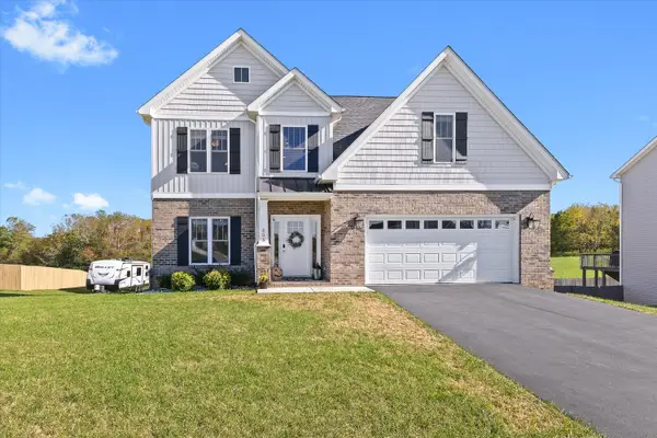 605 Spring Grove Dr, Vinton, VA 24179