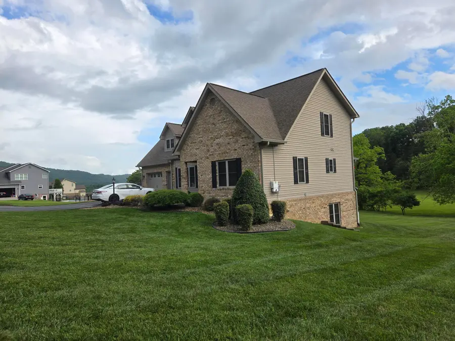 2143 Blue Ridge Springs Rd, Blue Ridge, VA 24064 - #2
