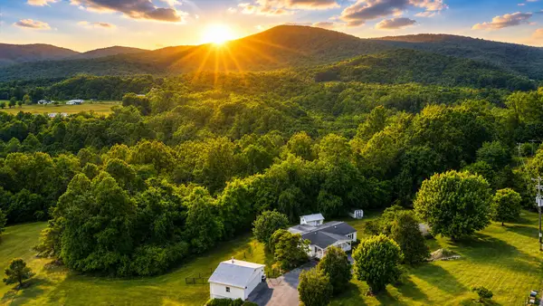 1019 Croker Ln, Vinton, VA 24179