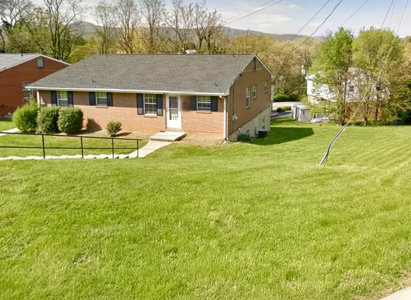 701 Commander #A & B, Roanoke, VA 24012