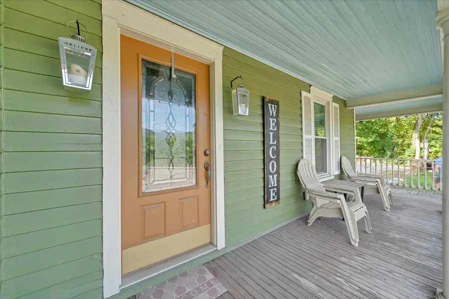 214 1st St, Buchanan, VA 24066 - #3