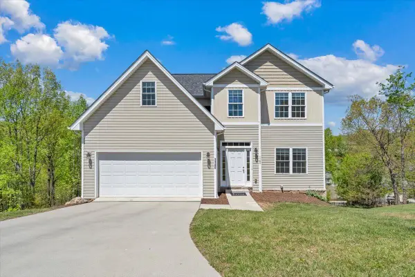 1140 Crosscreek Dr, Christiansburg, VA 24073