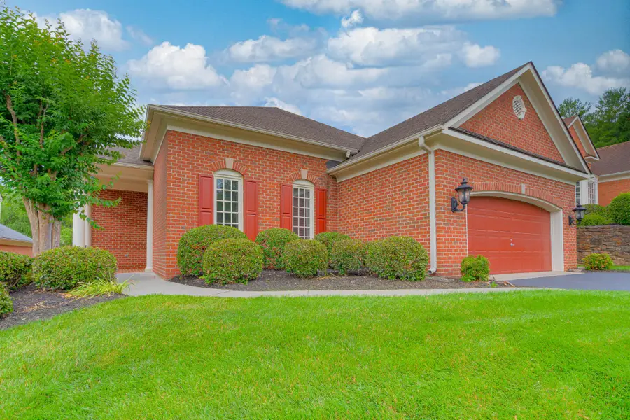 6554 Fairway Estates Dr, Roanoke, VA 24018 - #3