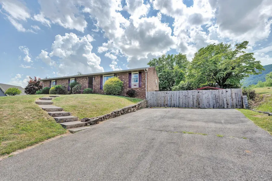 5543 Country Ln, Roanoke, VA 24018 - #3