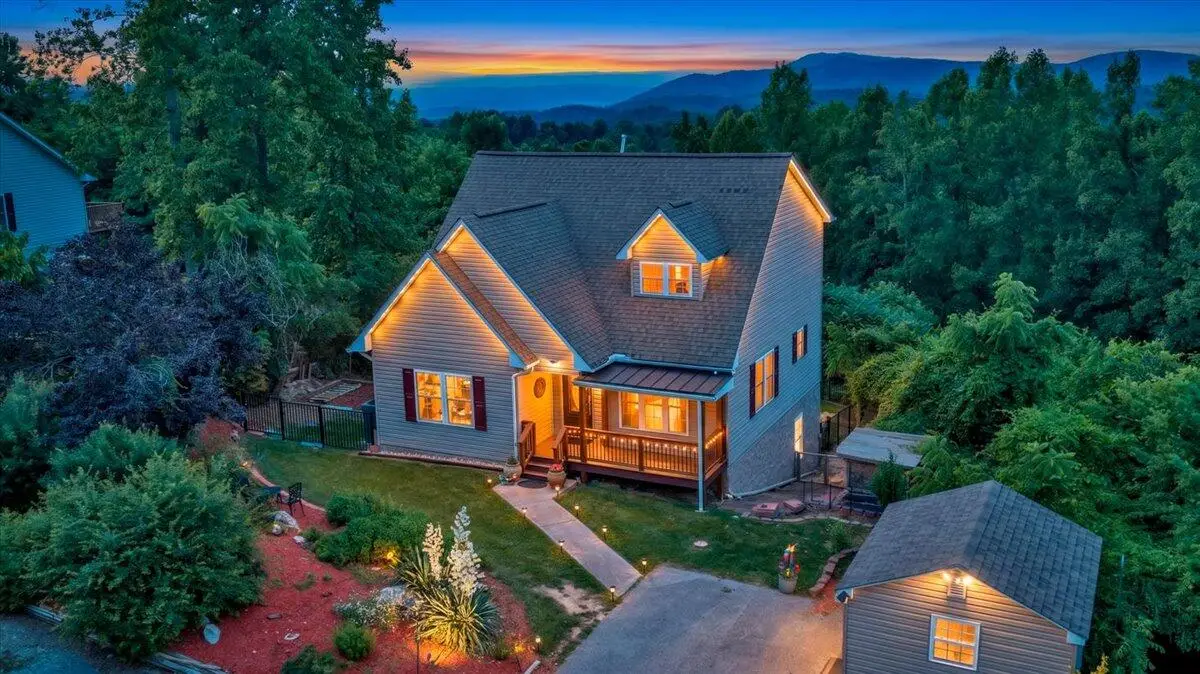 20 Wood Ridge Dr, Christiansburg, VA 24073 - #1