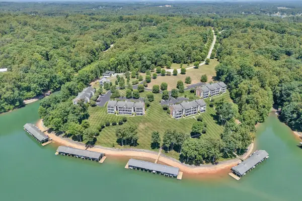 295 S Pointe Shore, Moneta, VA 24121