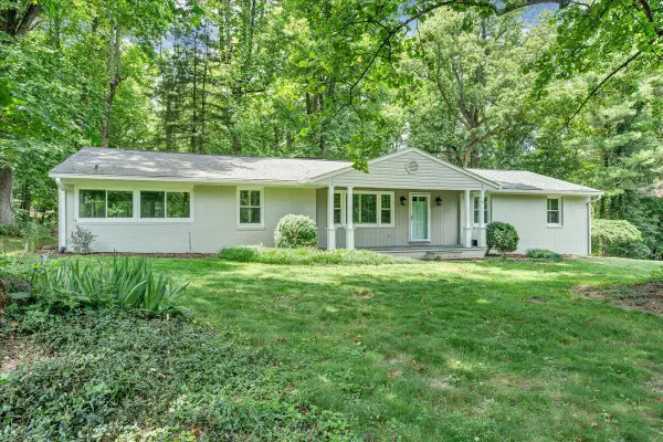6932 Mary B Pl, Roanoke, VA 24018