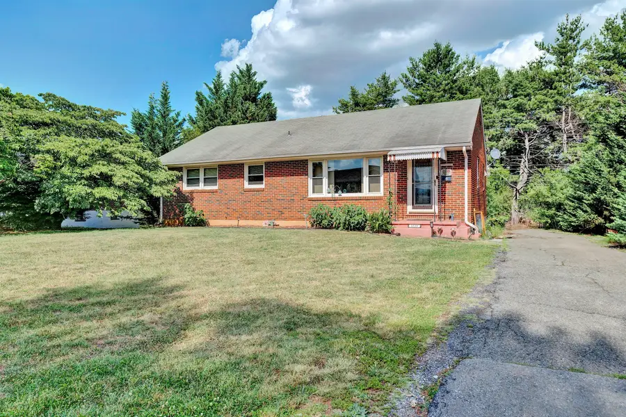 5539 Darby Rd, Roanoke, VA 24012 - #2