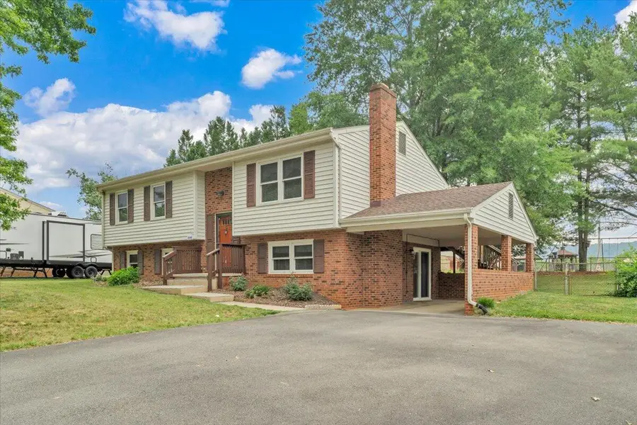 644 Knollwood Dr, Troutville, VA 24175 - #2