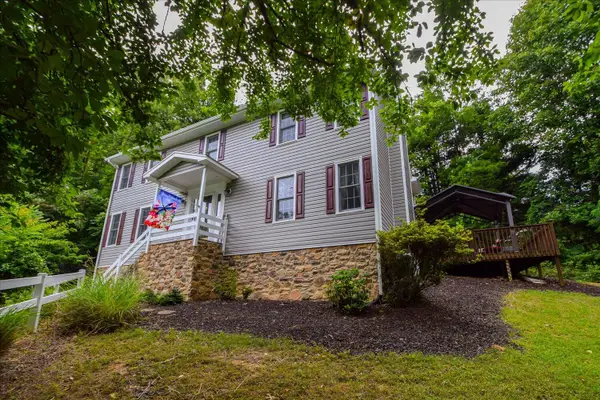 5448 Highfields Rd, Roanoke, VA 24018