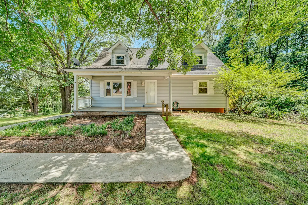 589 4th St, Buchanan, VA 24066 - #1