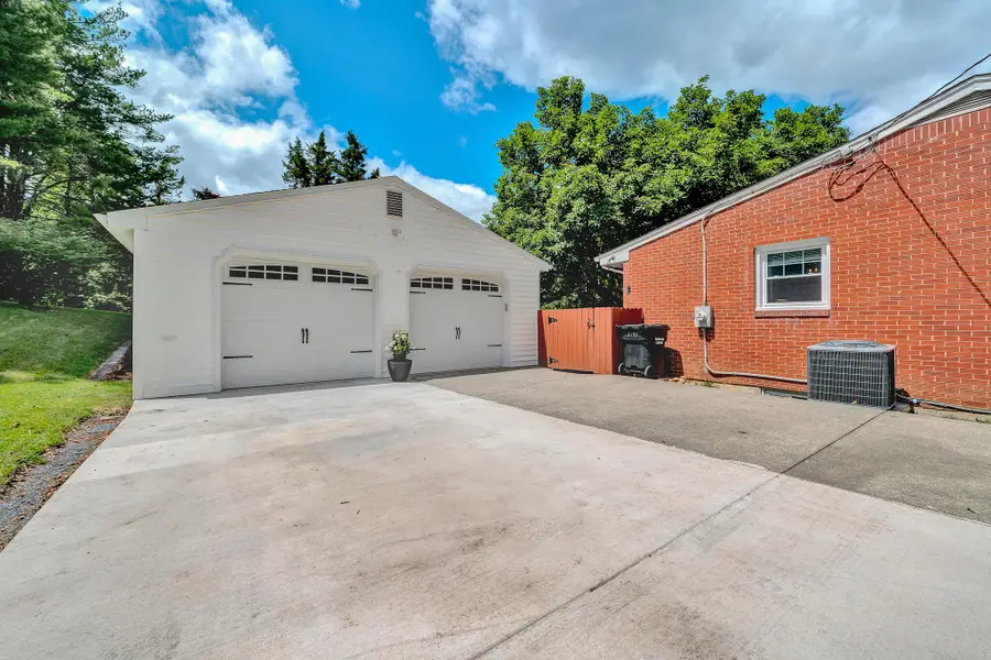 5743 Pine Acres Ln, Roanoke, VA 24018 - #3