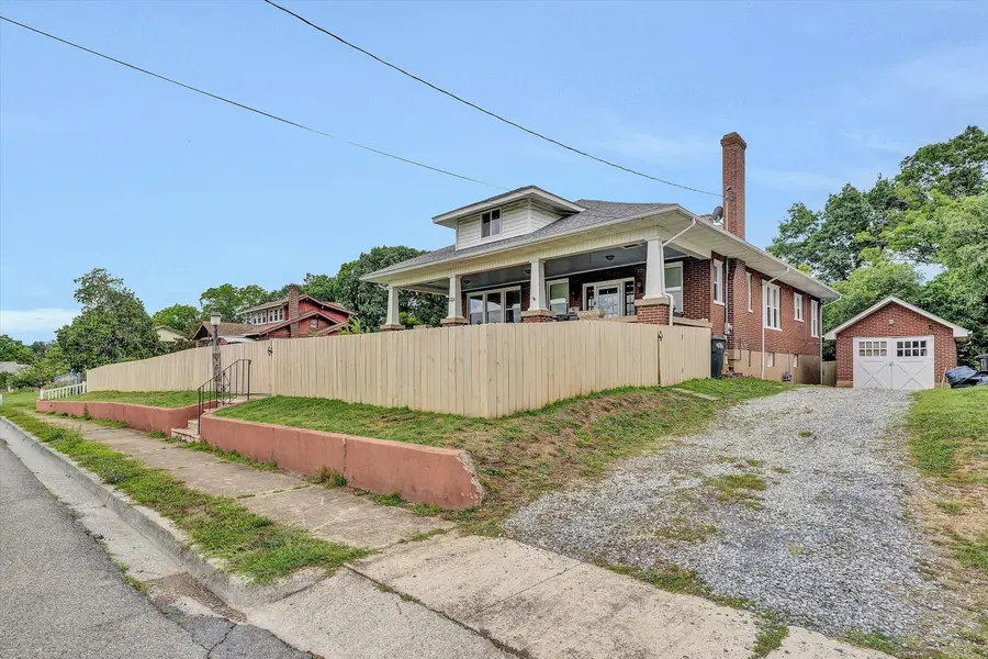 323 N Maple St, Vinton, VA 24179 - #3