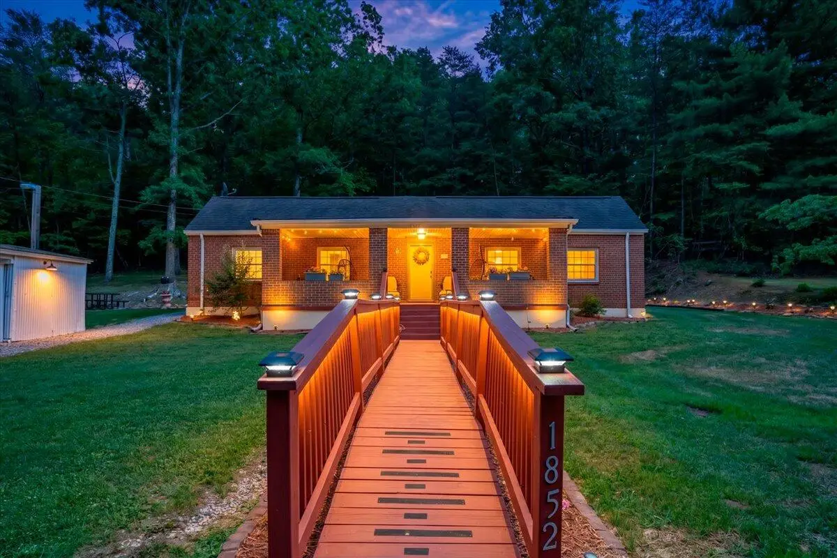 1852 Wildwood Rd, Salem, VA 24153 - #1