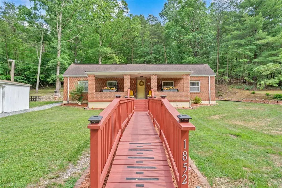 1852 Wildwood Rd, Salem, VA 24153 - #3