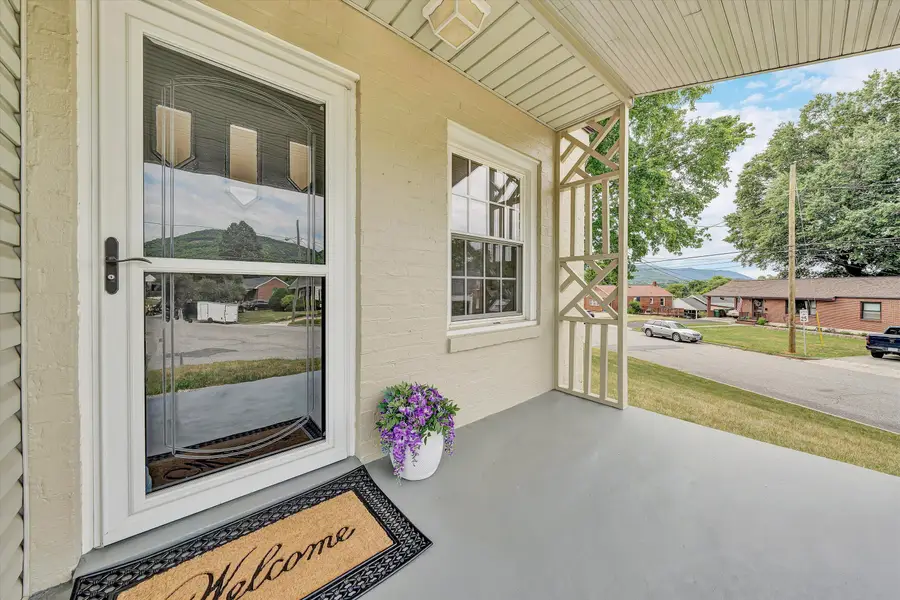 216 Valleydale Ave, Salem, VA 24153 - #2