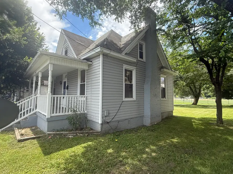 608 W Main St, Covington, VA 24426 - #2