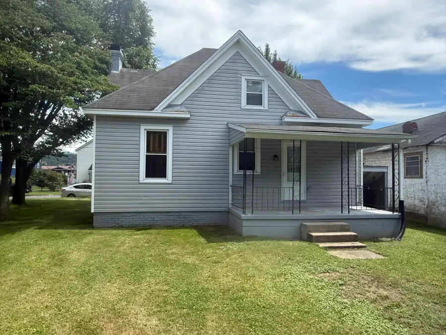 608 W Main St, Covington, VA 24426 - #3