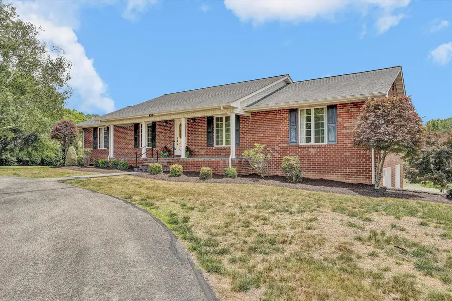 801 Orchard Lake Dr, Daleville, VA 24083 - #2