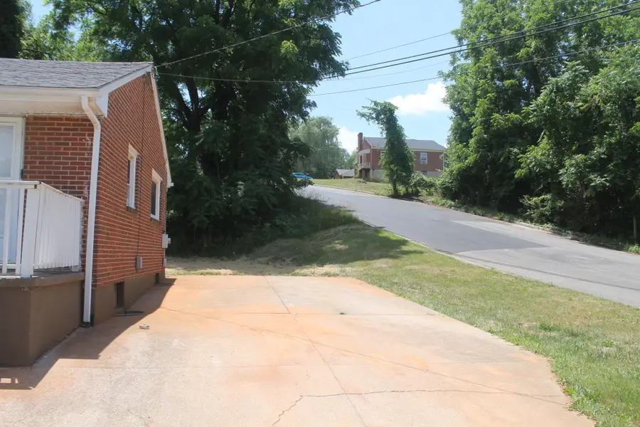 2756 Kirkland Dr Nw, Roanoke, VA 24017 - #2