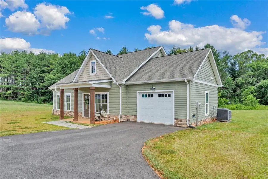 1581 Burnt Chimney Rd, Wirtz, VA 24184 - #2