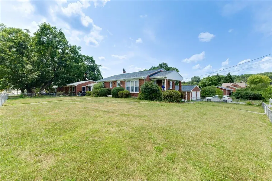 3707 Colonial Ave, Roanoke, VA 24018 - #3