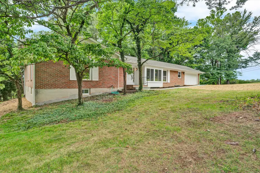 3751 Londonderry Dr Sw, Roanoke, VA 24014 - #2
