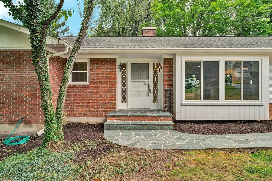 3751 Londonderry Dr Sw, Roanoke, VA 24014 - #3